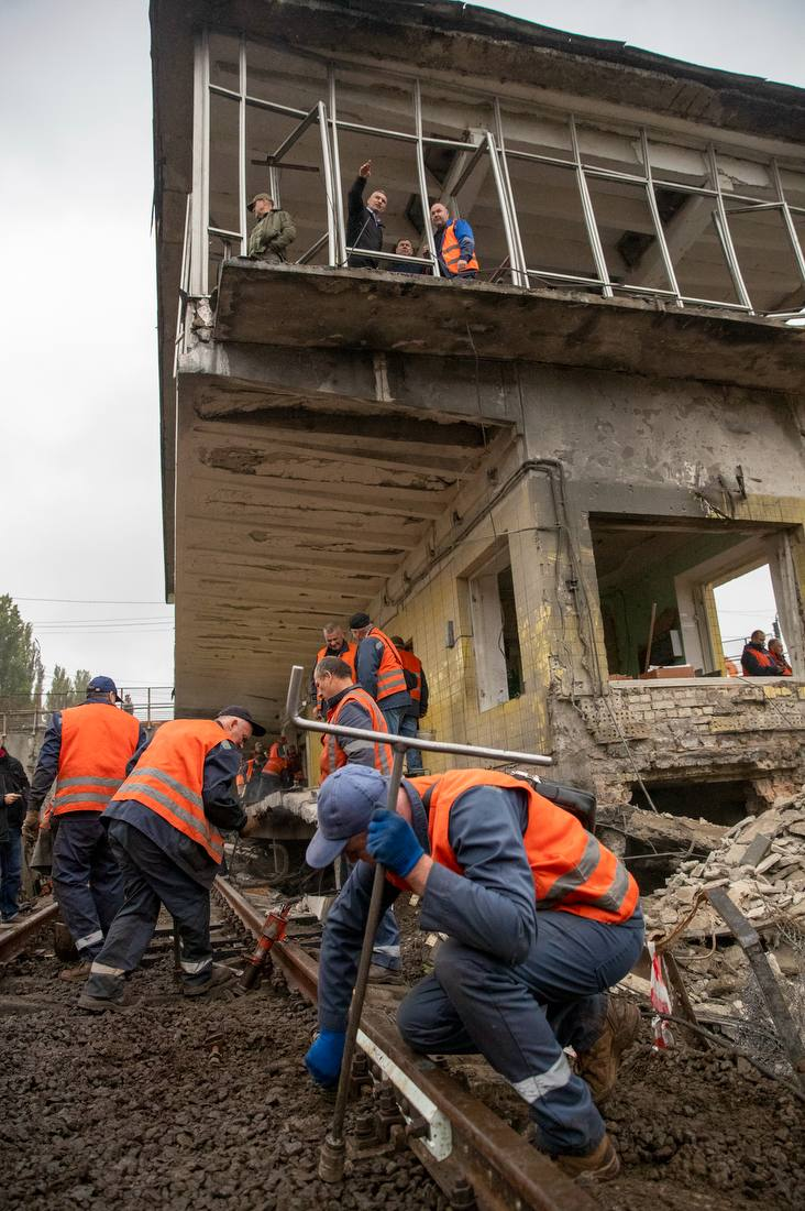 На "Чернігівській" у Києві ліквідовують наслідки атаки: коли відновлять рух
