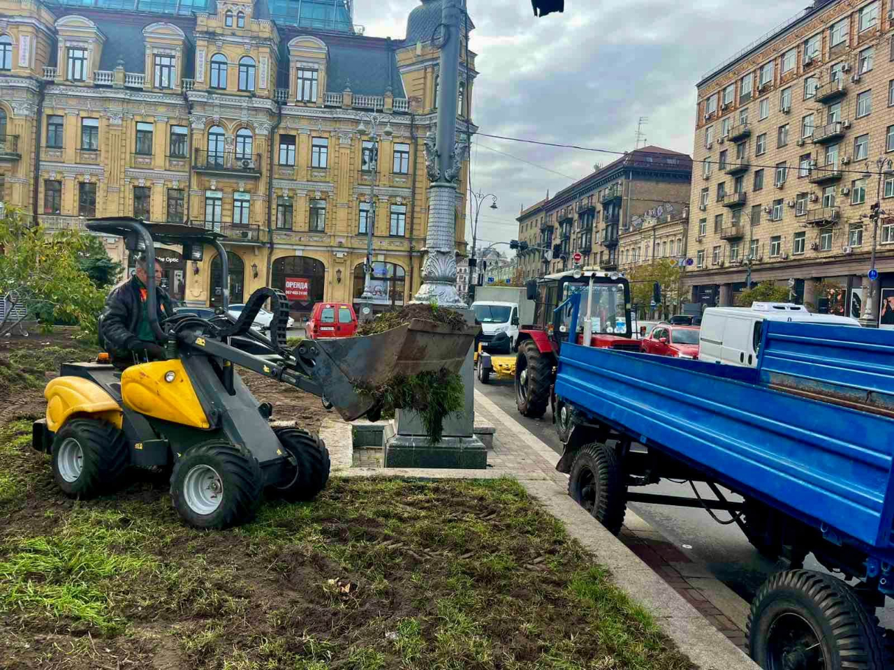 На Бессарабській площі облаштували сучасну зелену зону: як вона виглядає