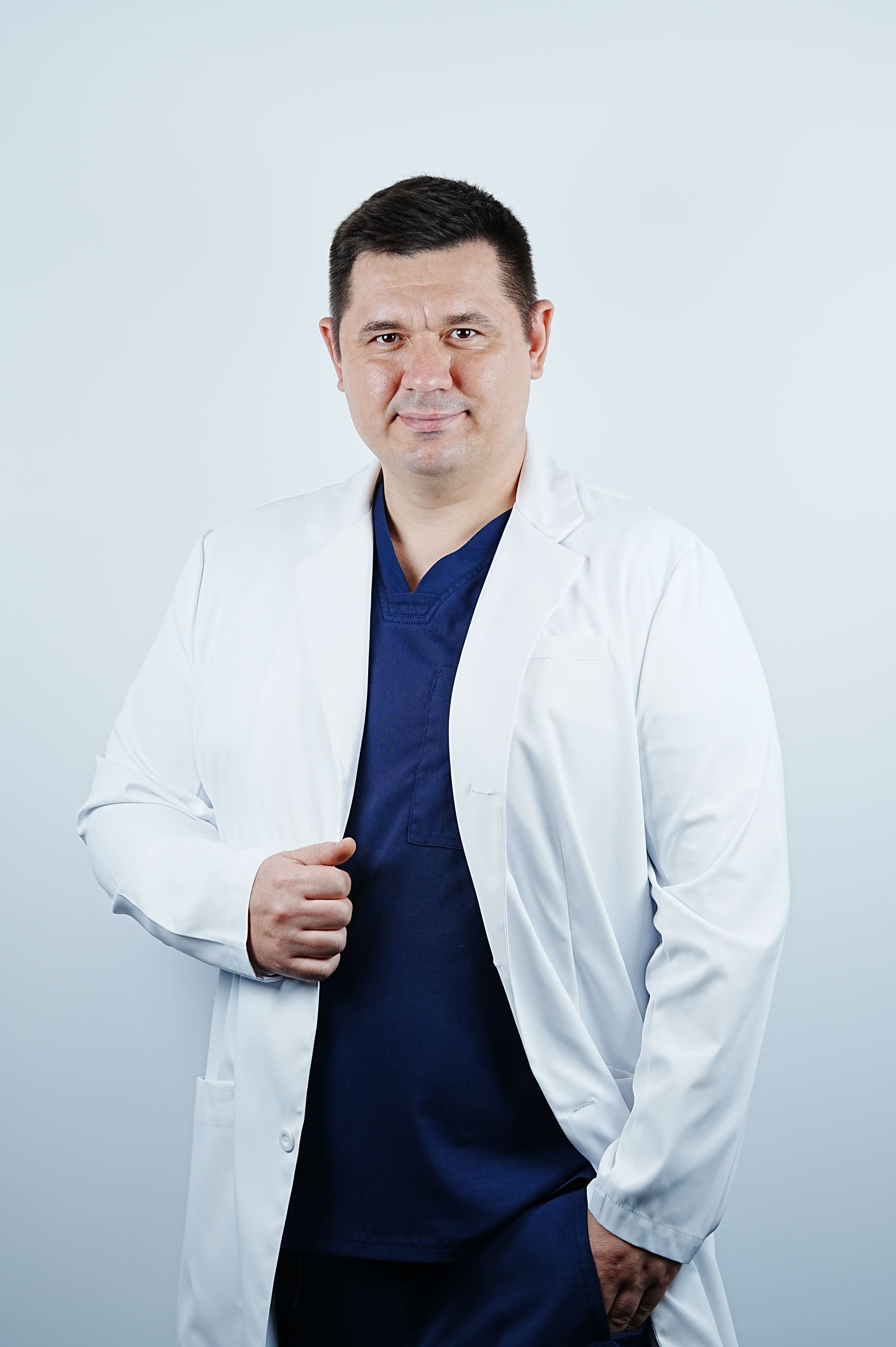 Сергій Терехов, стоматолог-хірург, імплантолог і засновник Carranta у Києві. Сергій Терехов, стоматолог-хірург, імплантолог і засновник Carranta у Києві.
