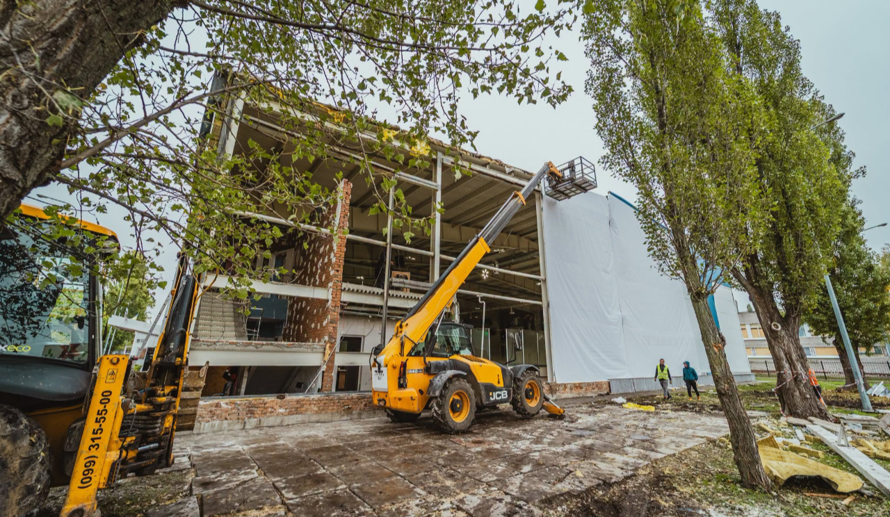 У Києві розпочали відновлення льодової арени "Шалетт": фото та подробиці