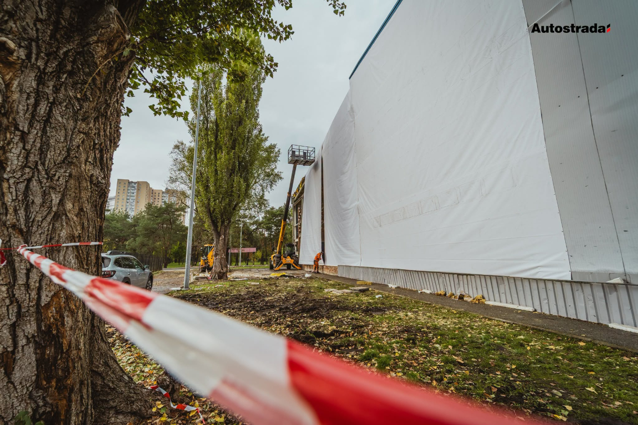 У Києві розпочали відбудову льодової арени "Шалетт": фото та подробиці
