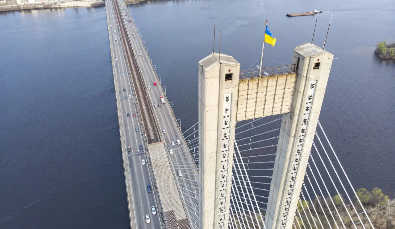 У столиці до 1 листопада обмежуватимуть рух Південним мостом: схема