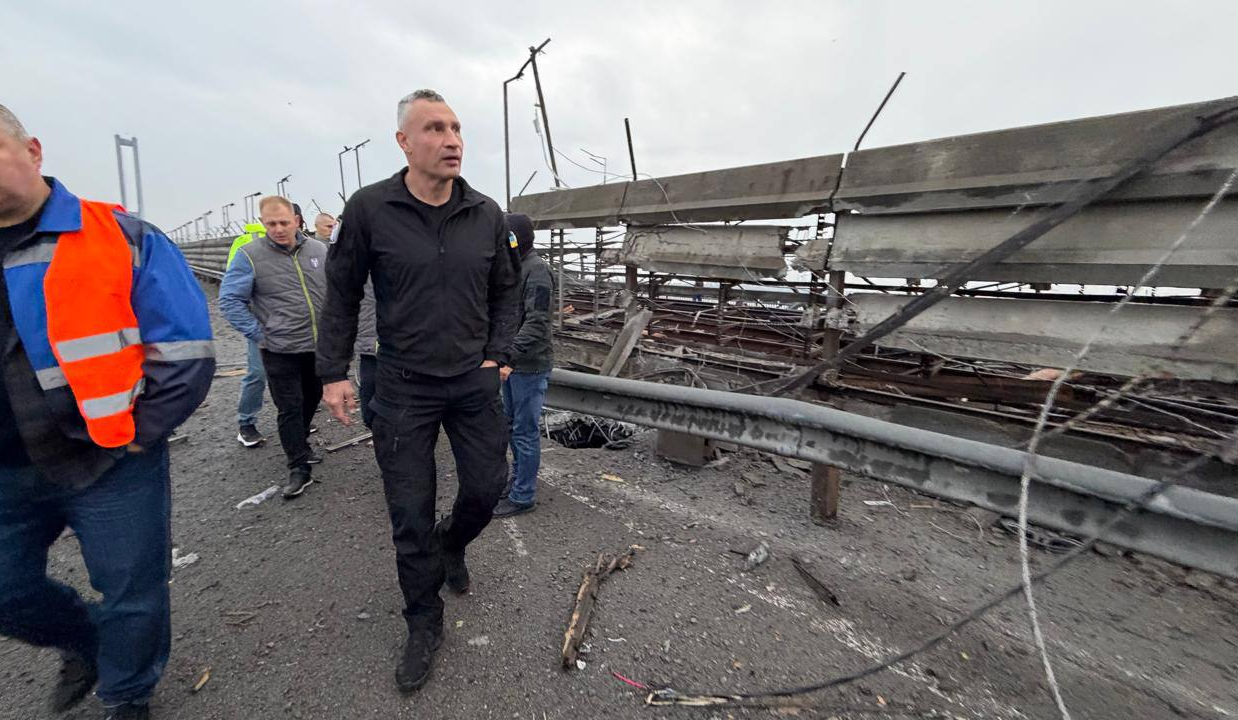 Рух Південним мостом у Києві перекритий: яка схема об'їзних маршрутів