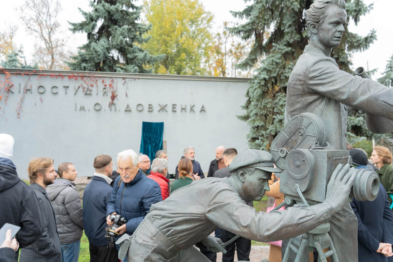 Скарб європейської кінокультури: на кіностудії Довженка у Києві відкрили пам’ятну таблицю