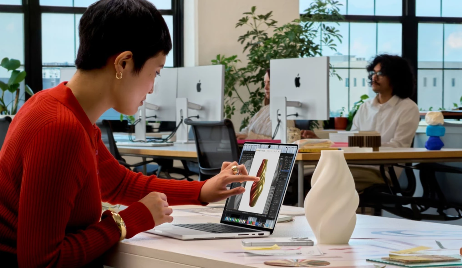Apple анонсувала перший MacBook Pro із сенсорним екраном: ціни, дата виходу та характеристики
