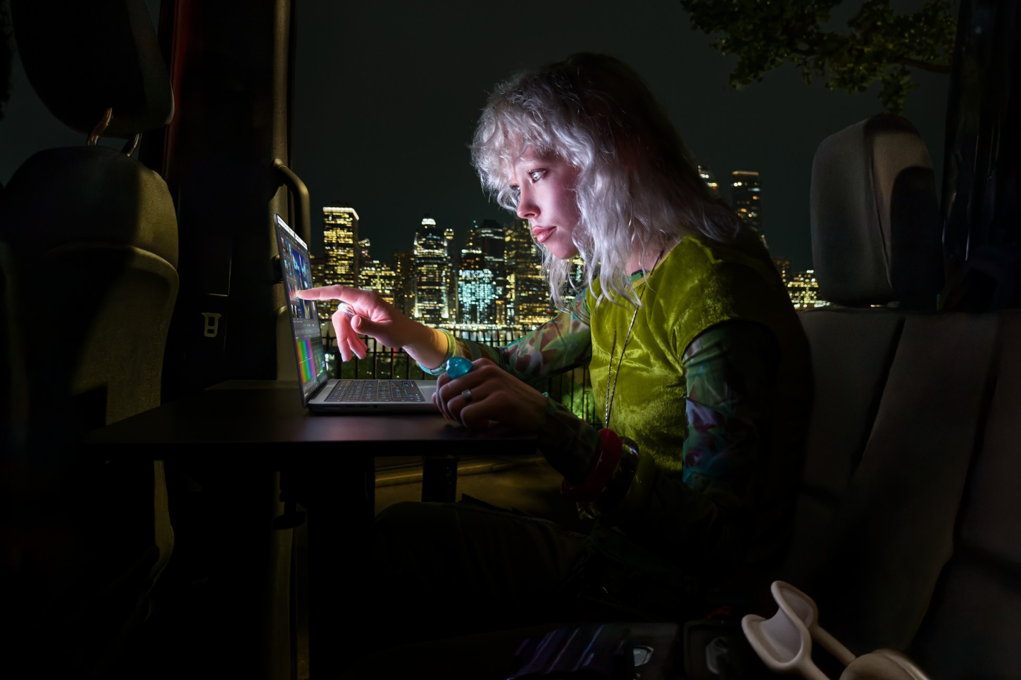 Apple анонсувала перший MacBook Pro із сенсорним екраном Apple анонсувала перший MacBook Pro із сенсорним екраном