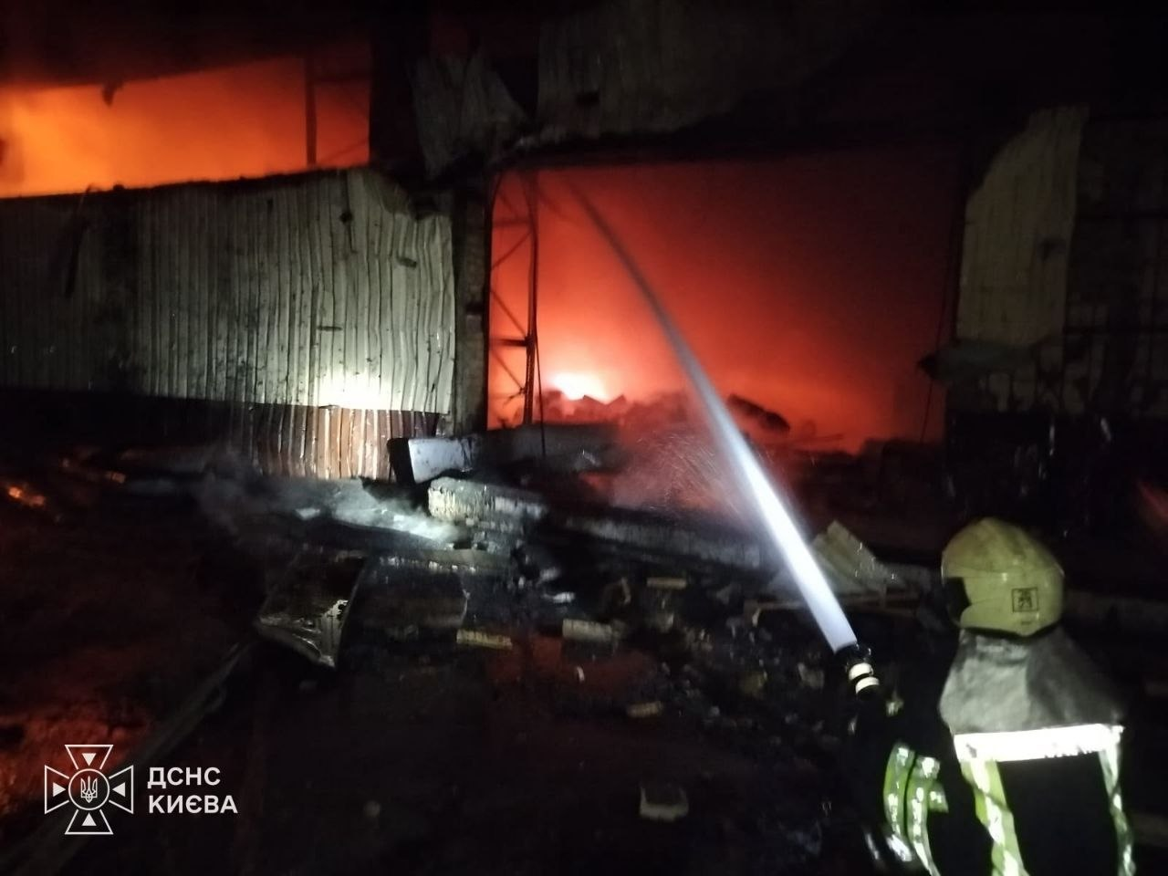 Київ знову атакували балістикою та дронами: що відомо про наслідки