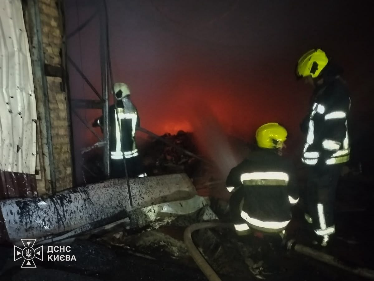 Київ знову атакували балістикою та дронами: що відомо про наслідки