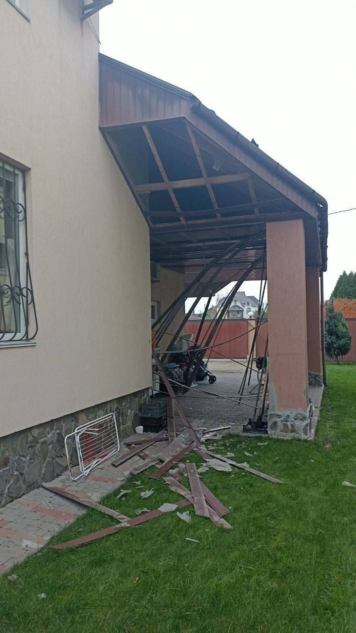 Внаслідок ранкової атаки 11 листопада 2023 вибуховою хвилею пошкоджено 5 приватних житлових будинків на Київщині