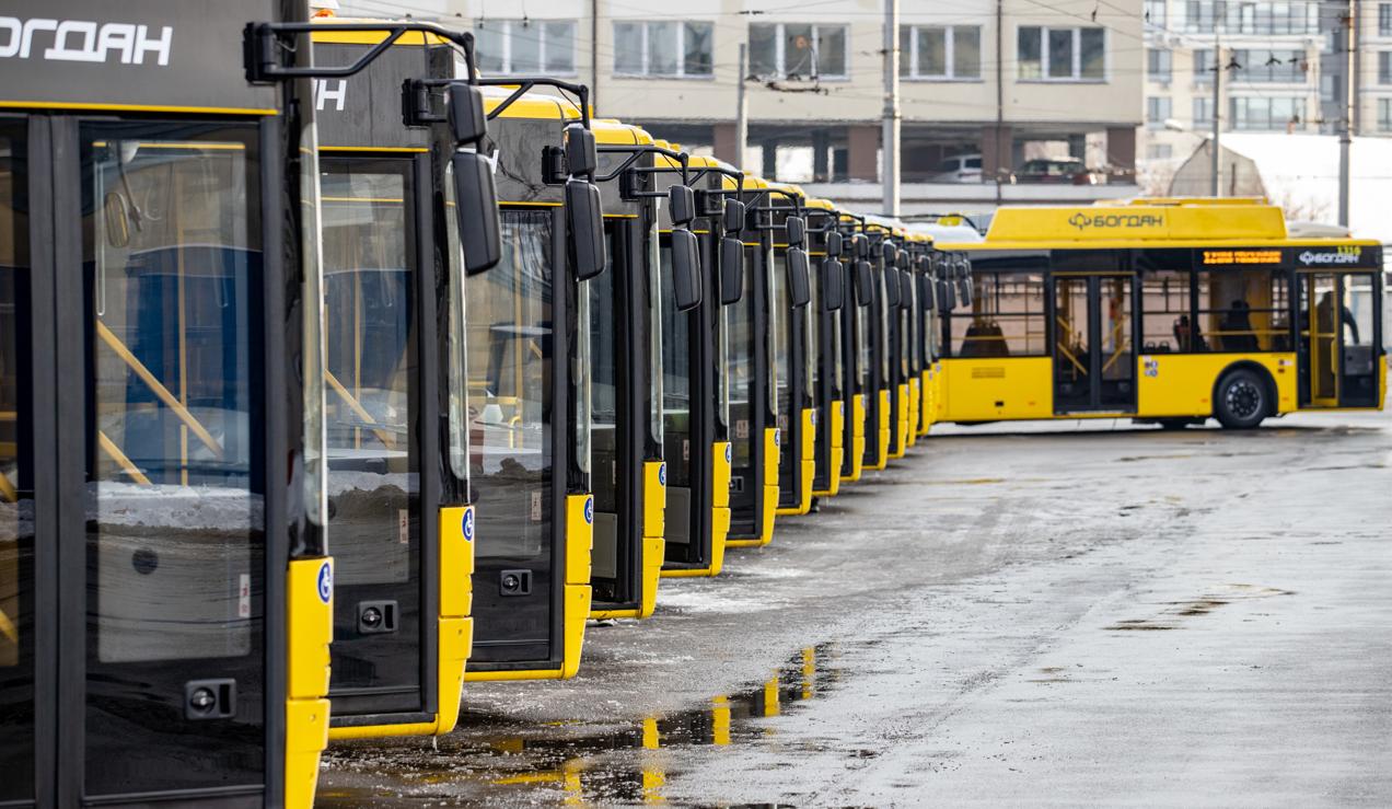 У Києві, 18 та 19 листопада, низка автобусів та тролейбусів тимчасово змінять маршрути: причина.