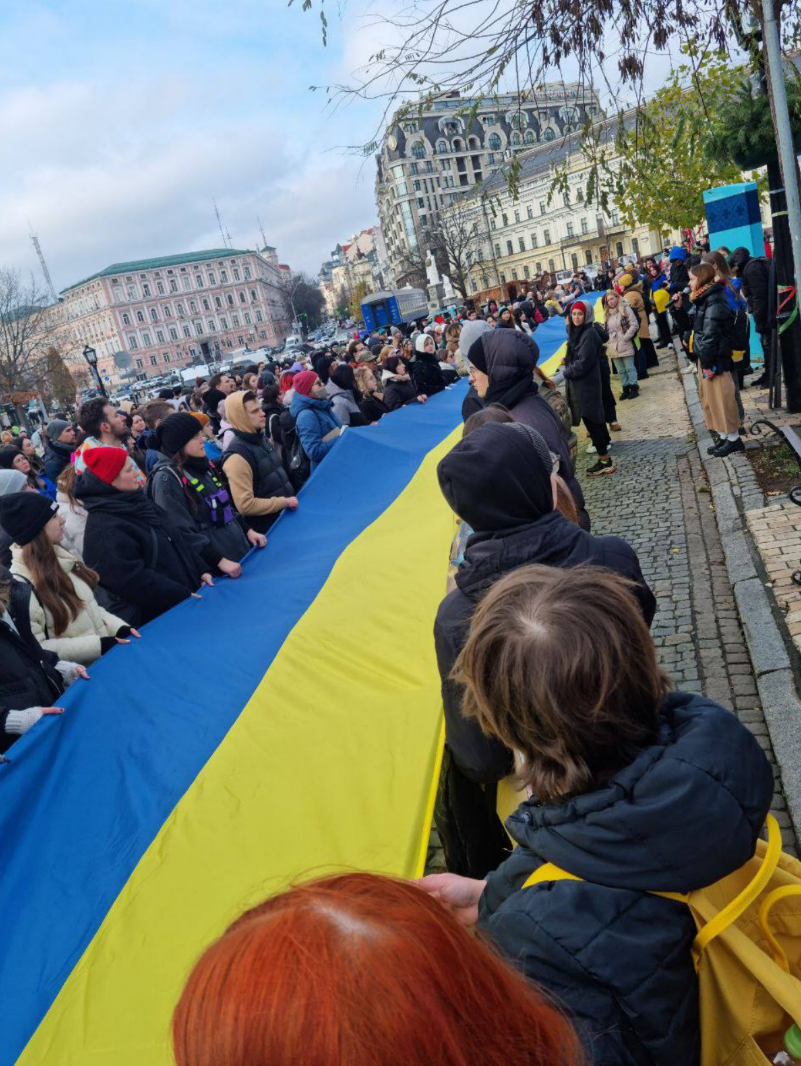 У Києві відбувся десятий мітинг біля КМДА: вимагали гроші на ЗСУ