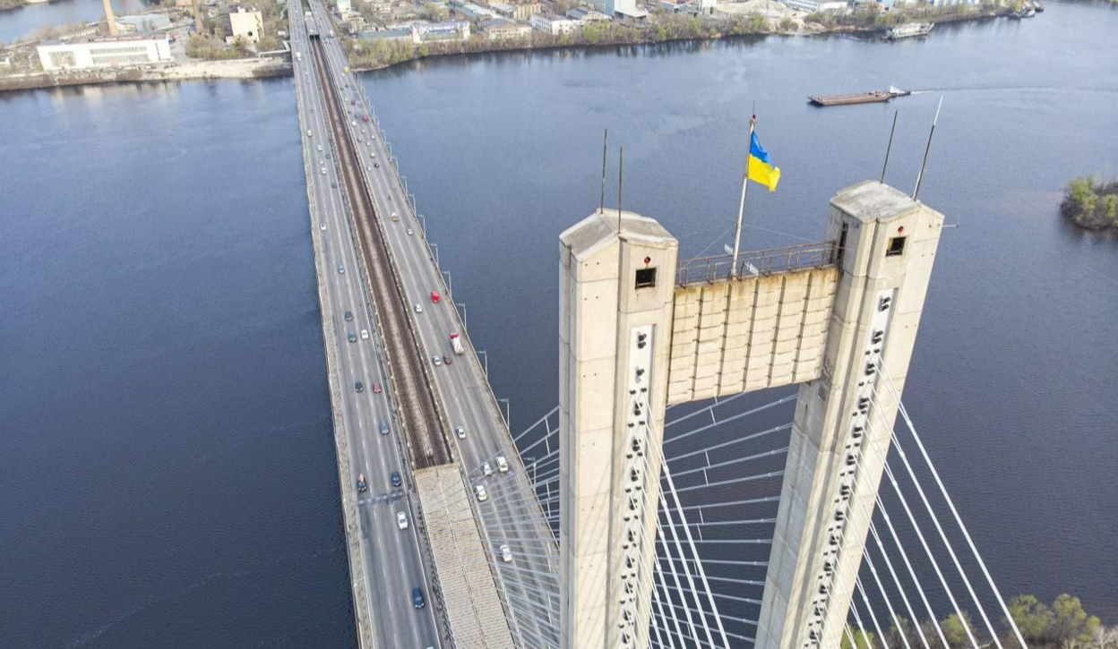 Мешканці Києва просять владу відкривати Південний міст під час повітряної тривоги