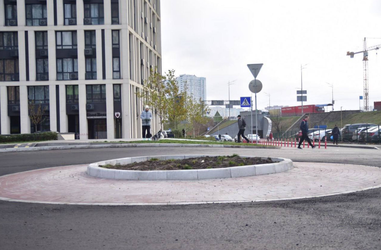 У Дарницькому районі Києва облаштували нову кільцеву розв'язку