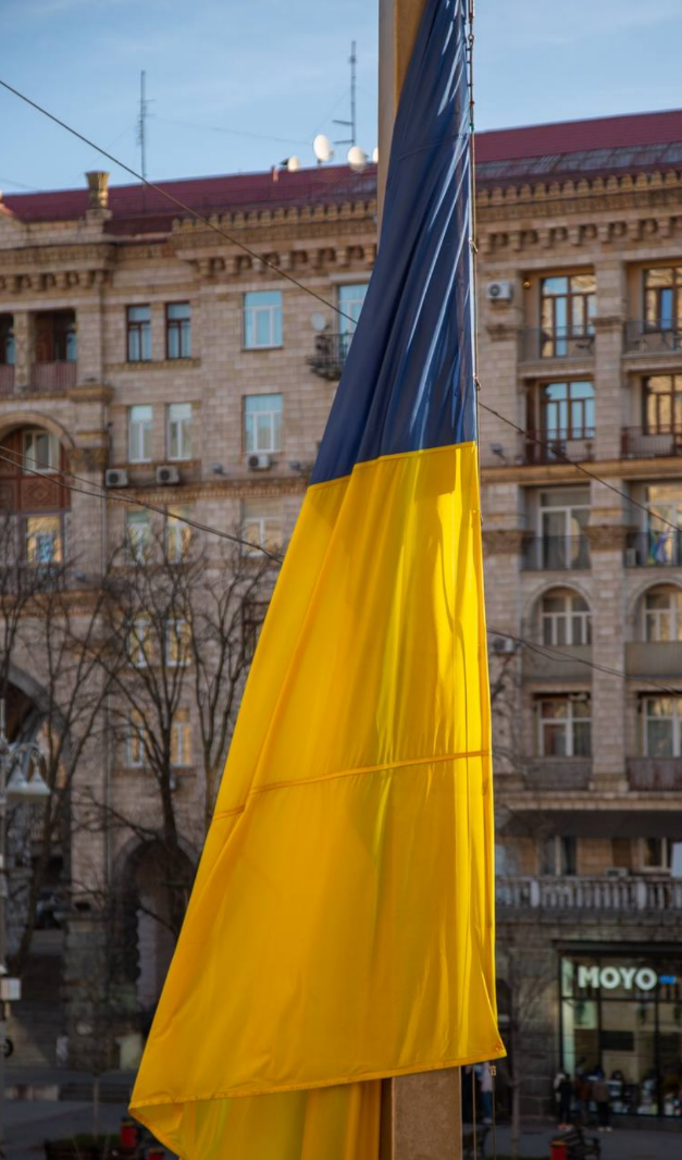 У Києві приспустили Державні прапори України: причина