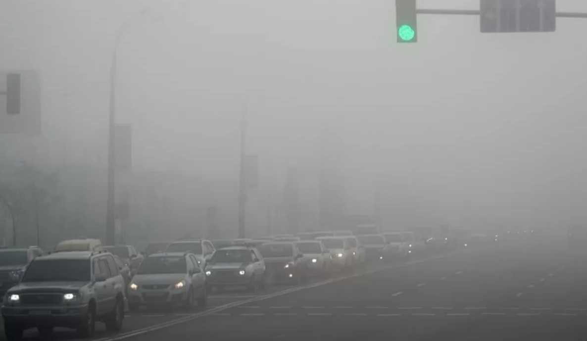 Туман у Києві: водіїв попередили про погіршення видимості на дорогах