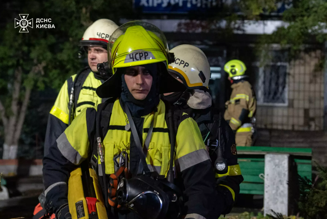 У Шевченківському районі Києва сталася пожежа в лікарні на вулиці Загорівській: рятувальники врятували 37 пацієнтів.