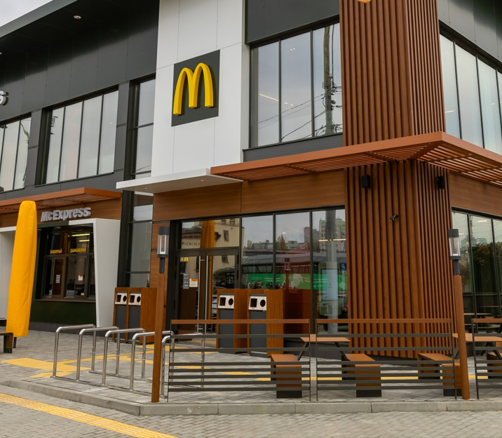 McDonald's відкрився у Києві на Вокзальній площі після реконструкції: фото