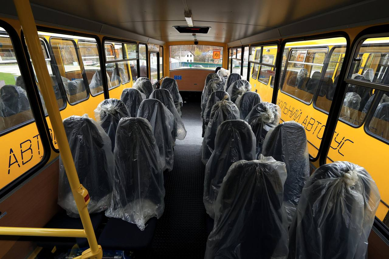 Дев’ять громад на Київщині отримали нові шкільні автобуси: деталі