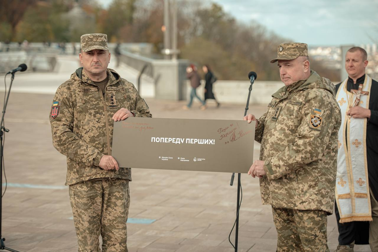 На Алеї захисників України в Києві встановили пам'ятний знак інженерним військам: фото