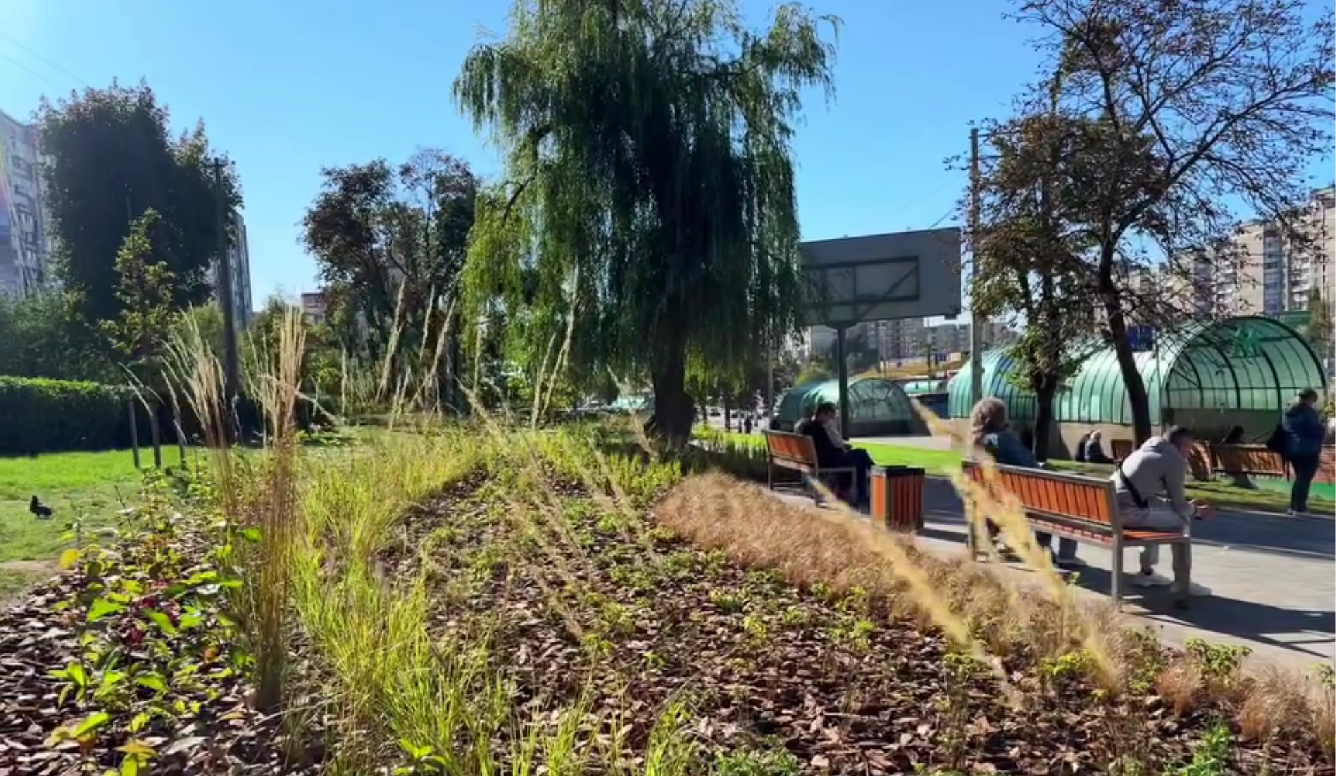 У Святошинському районі з'явився новий мінісквер: що там є