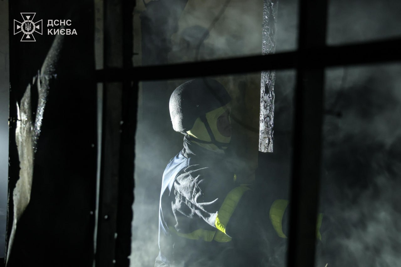 Дронова атака на Київ 8 листопада 2025 року: уламки впали у Печерському районі