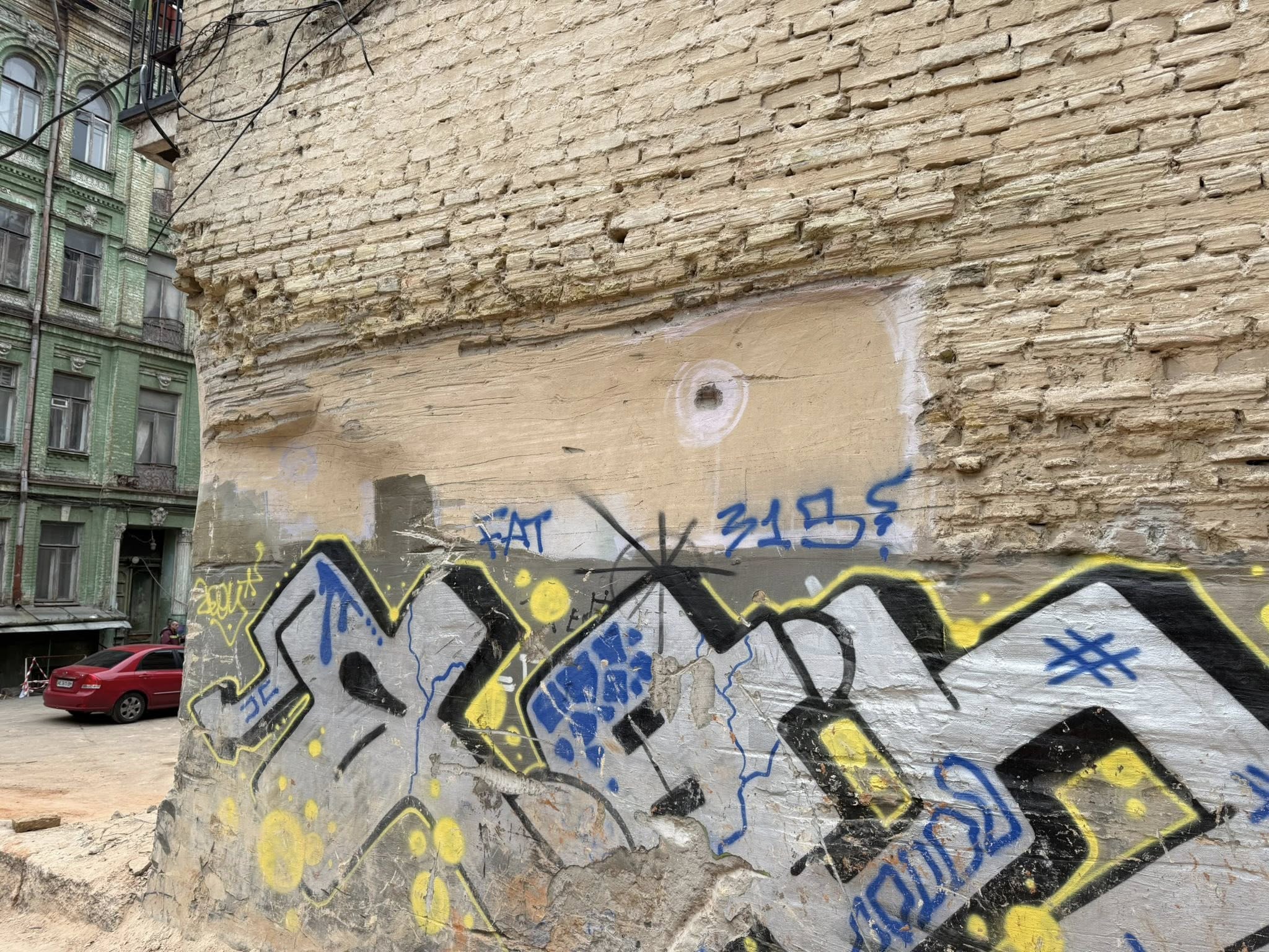 Пришвидшити руйнування могли комунальні сміттєвози