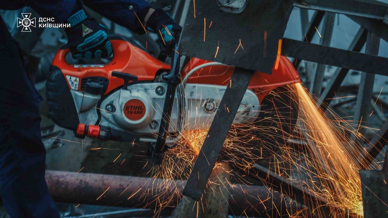Ліквідація наслідків атаки 8 листопада на Київщині Ліквідація наслідків атаки 8 листопада на Київщині