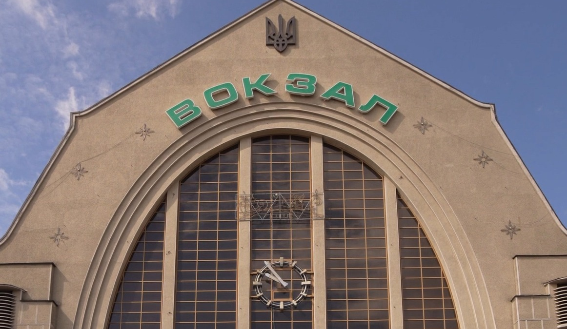 Неподалік Центрального вокзалу ремонтують вулицю Петлюри: рух частково обмежили