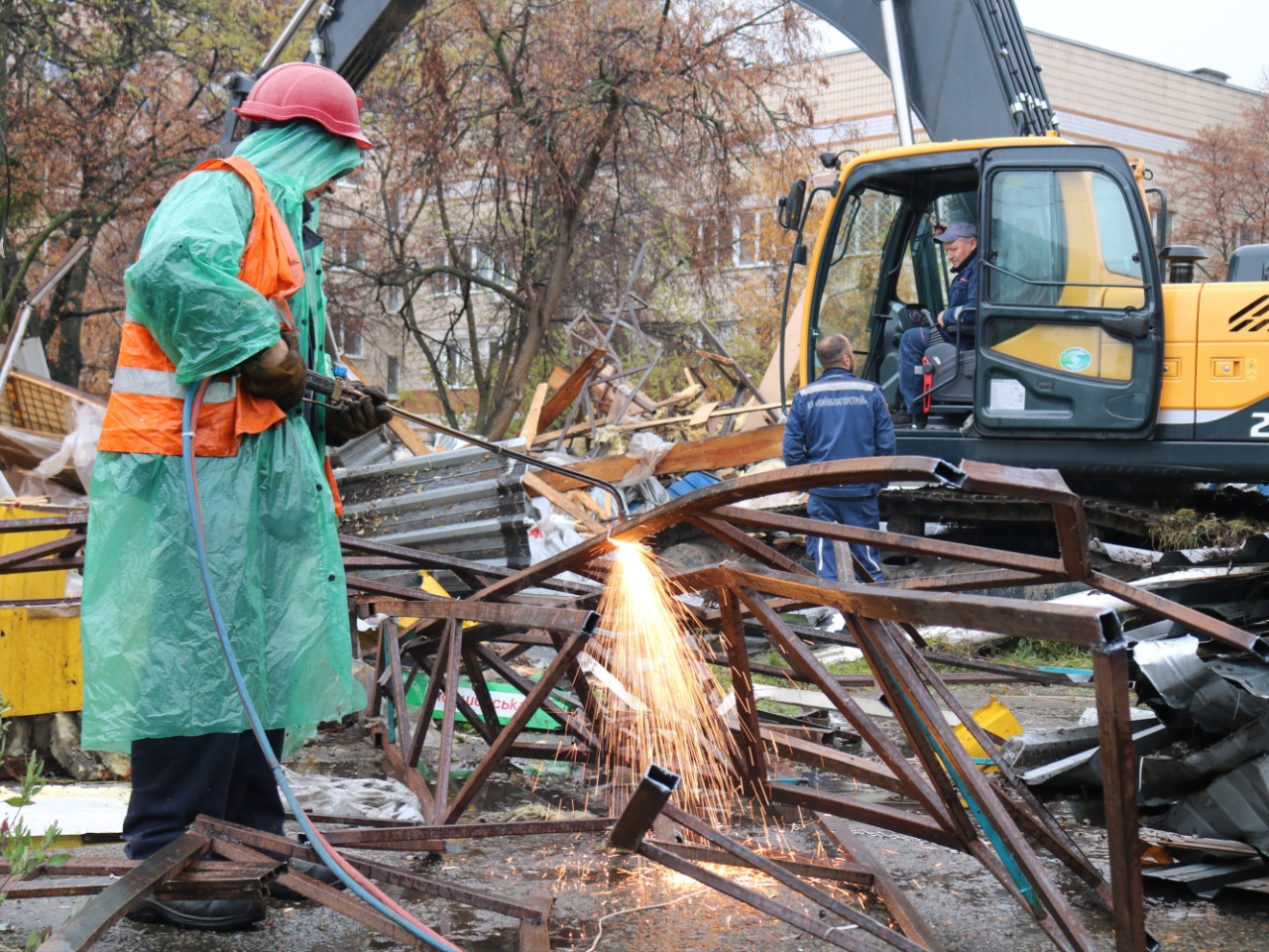 На Виноградарі в Києві відновили демонтаж МАФів: потім там облаштують зелені зони