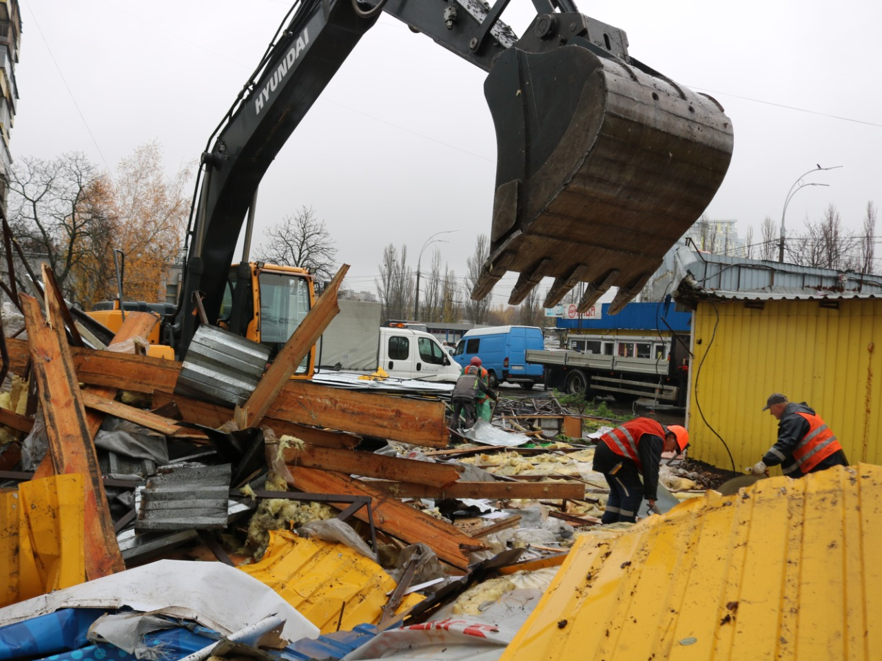 На Виноградарі в Києві відновили демонтаж МАФів: потім там облаштують зелені зони