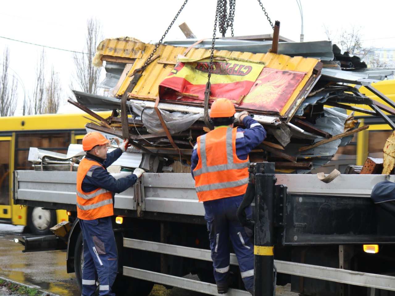 На Виноградарі в Києві відновили демонтаж МАФів: потім там облаштують зелені зони