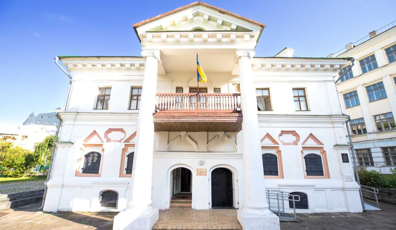 Музей Гетьманства, що постраждав під час дронової атаки на Київ, відновив роботу