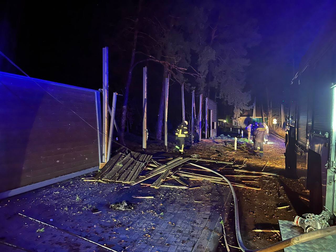 Що відомо про наслідки нічного ракетно-дронового обстрілу Київщини: фото та подробиці