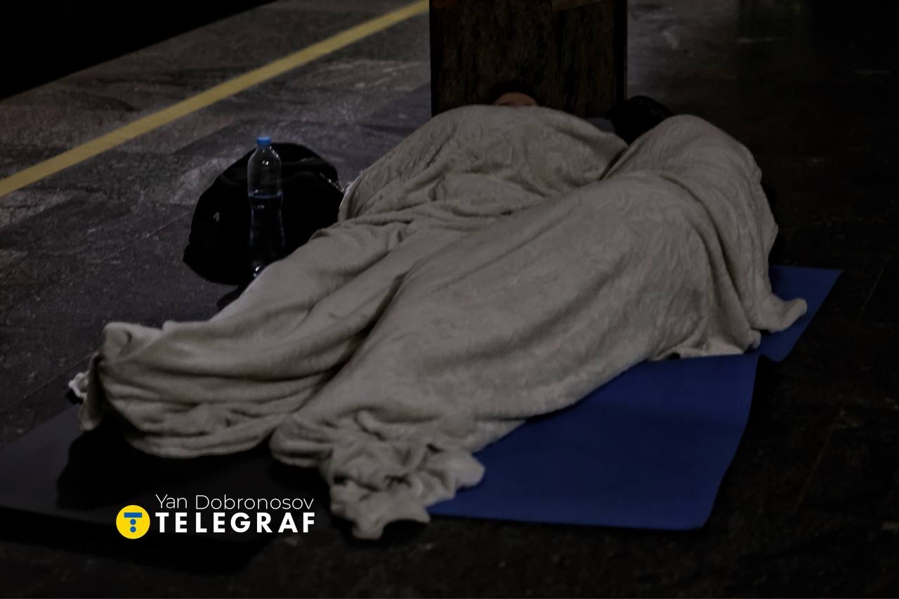 Фото: Ян Доброносов / Telegraf Скільки людей ховалися на станціях київського метро під час атаки 14 листопада 2025 року