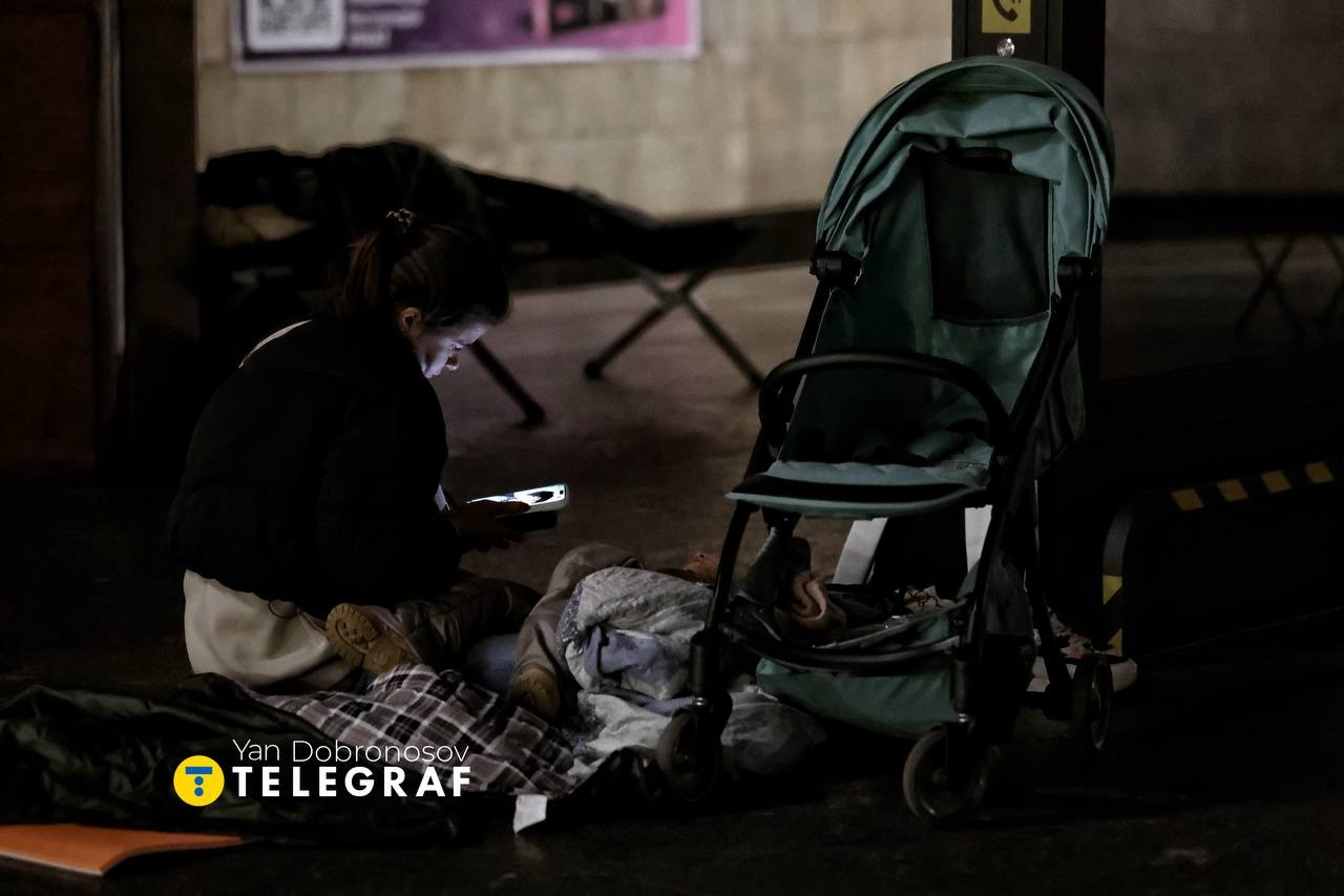Фото: Ян Доброносов / Telegraf Скільки людей ховалися на станціях київського метро під час атаки 14 листопада 2025 року
