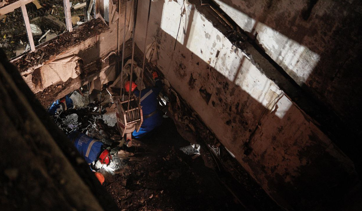 У Деснянському районі завершили пошуково-рятувальні роботи після атаки БпЛА