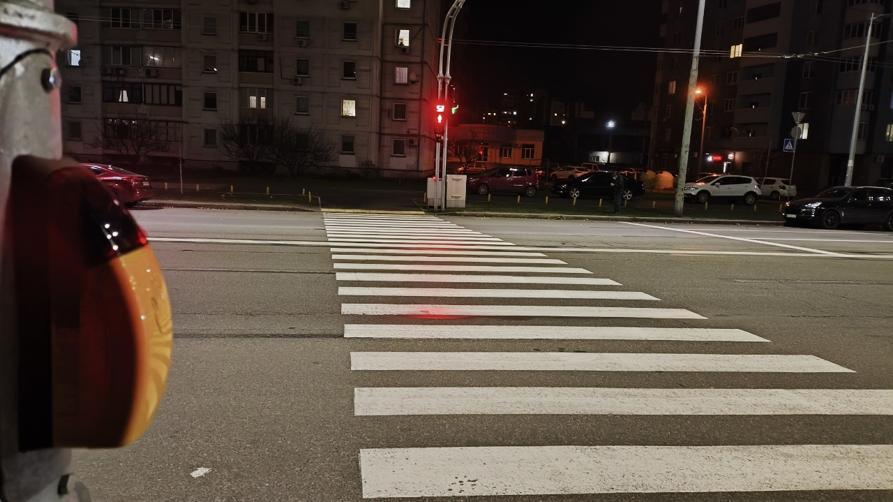 Фото: КМДА У Деснянському районі Києва з’явився новий безбар’єрний світлофорний об’єкт: фото