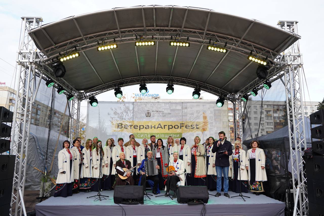 Біля метро "Печерська" проходить ВетеранАгроFest Біля метро "Печерська" проходить ВетеранАгроFest