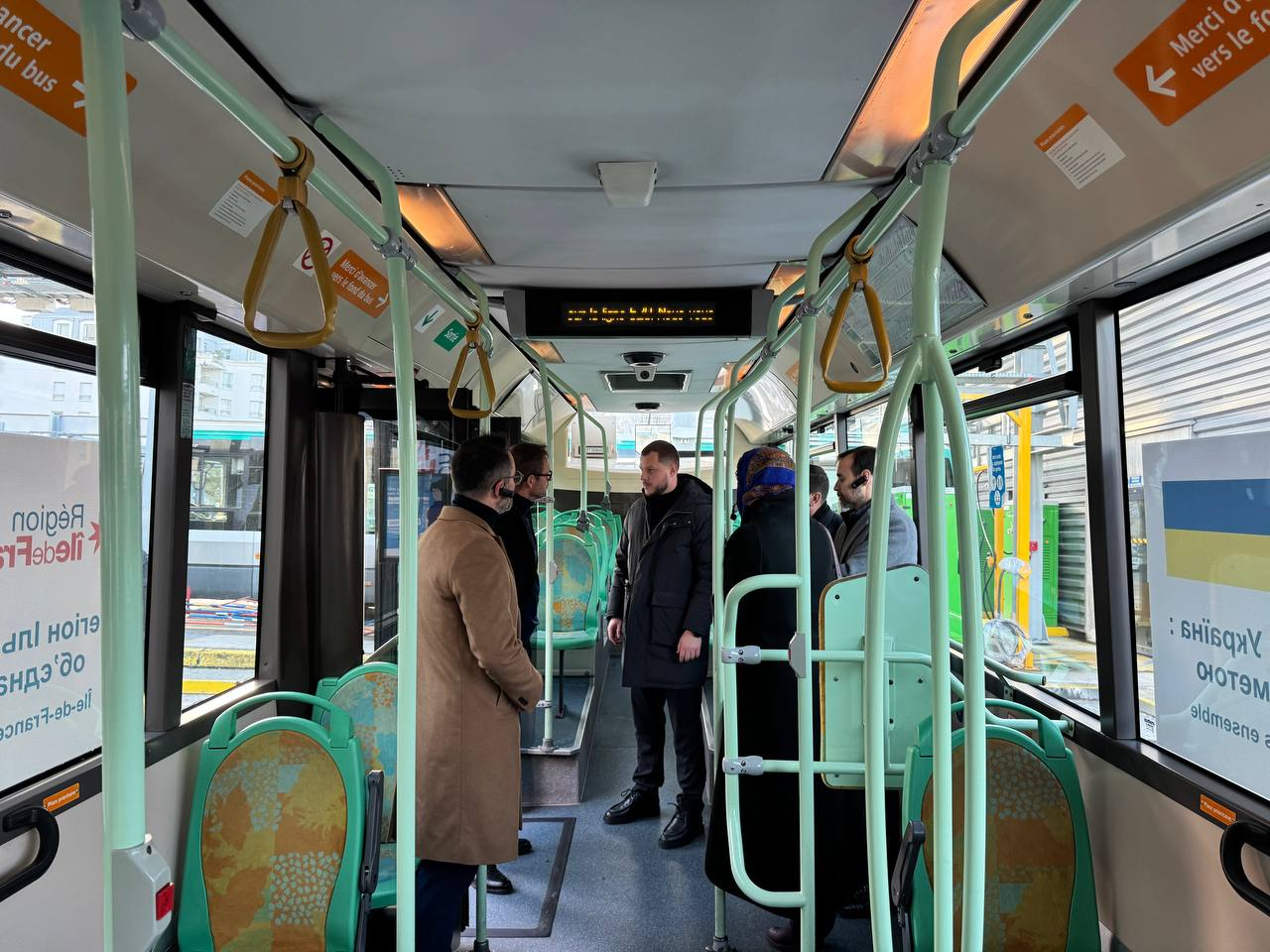 Київщина отримає 260 сучасних безбар’єрних автобусів від Франції: фото