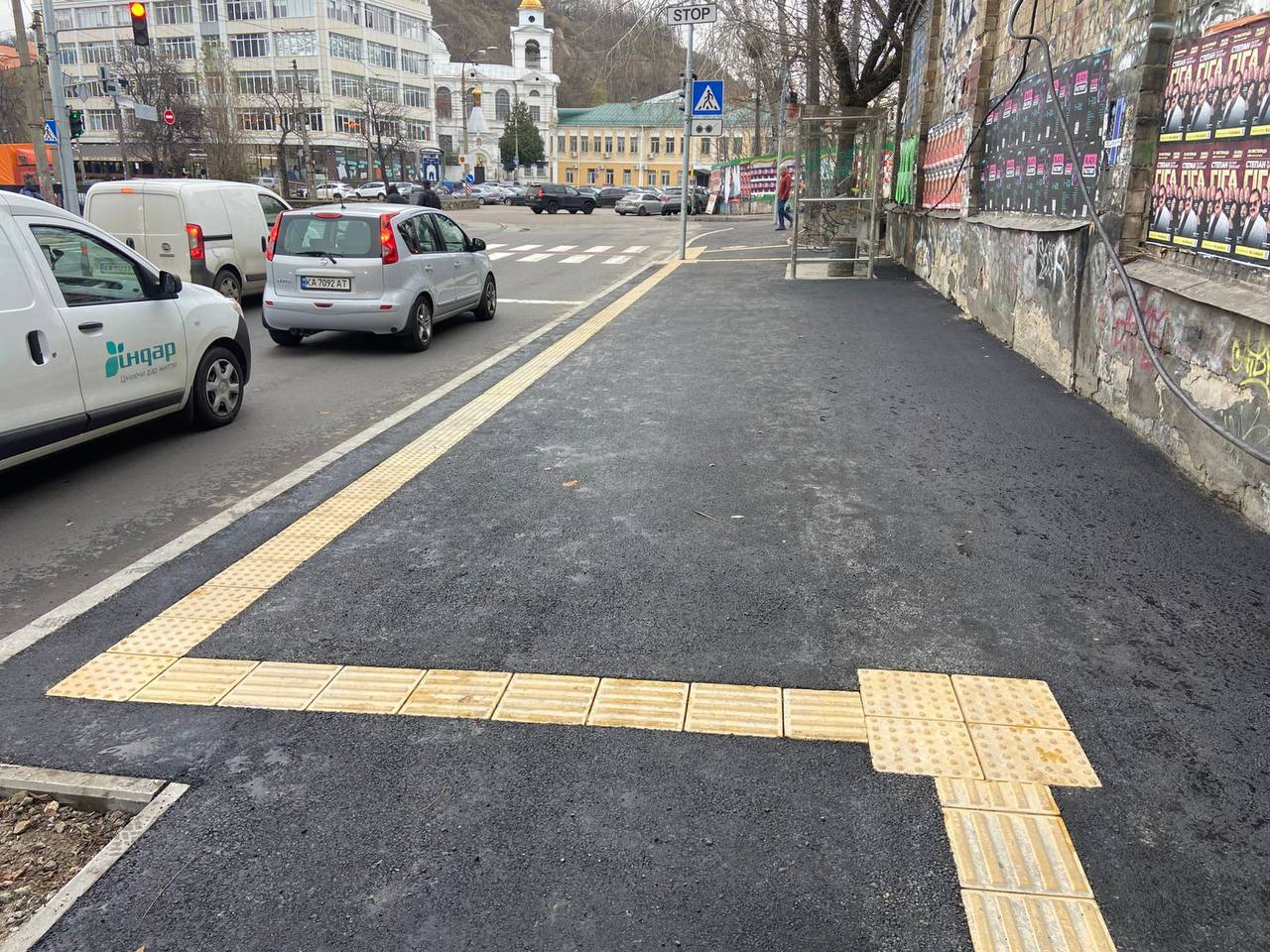 У Шевченківському районі Києва облаштували безбар’єрний підхід до соціального об’єкта