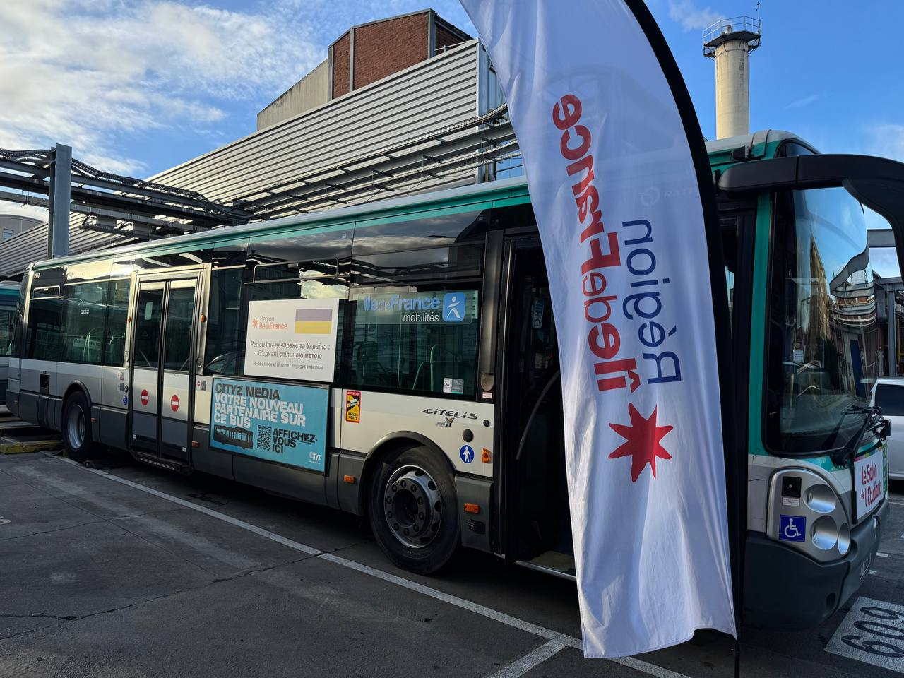 Київщина отримає 260 сучасних безбар’єрних автобусів від Франції: фото