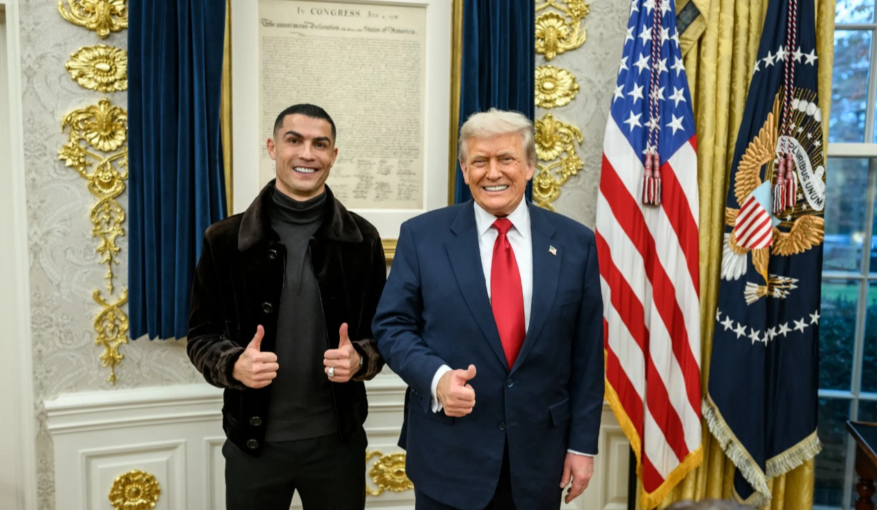 Трамп опублікував ШІ-ролик, в якому грає з Роналду в футбол: відео