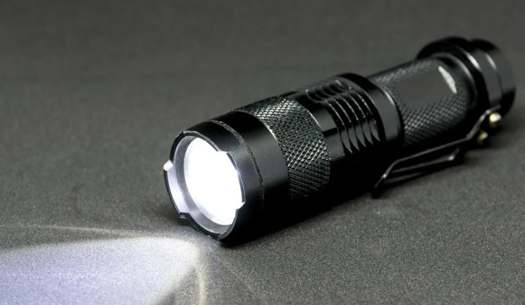 Повний блекаут на пів години: графіки відключень світла у Києві на 20 листопада