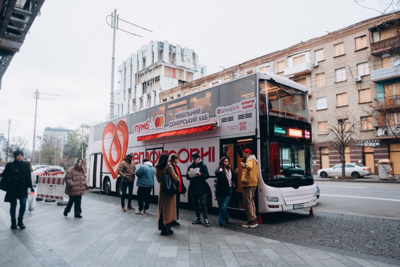 Донорський хаб "Теплокровні" презентував інтерактивну виставку про кров і анонсував продовження "Теплих вихідних"
