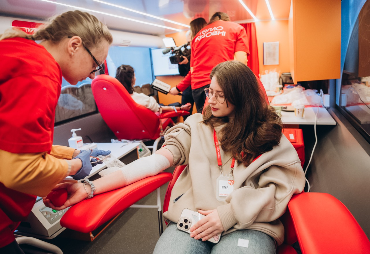 Донорський хаб "Теплокровні" презентував інтерактивну виставку про кров і анонсував продовження "Теплих вихідних"