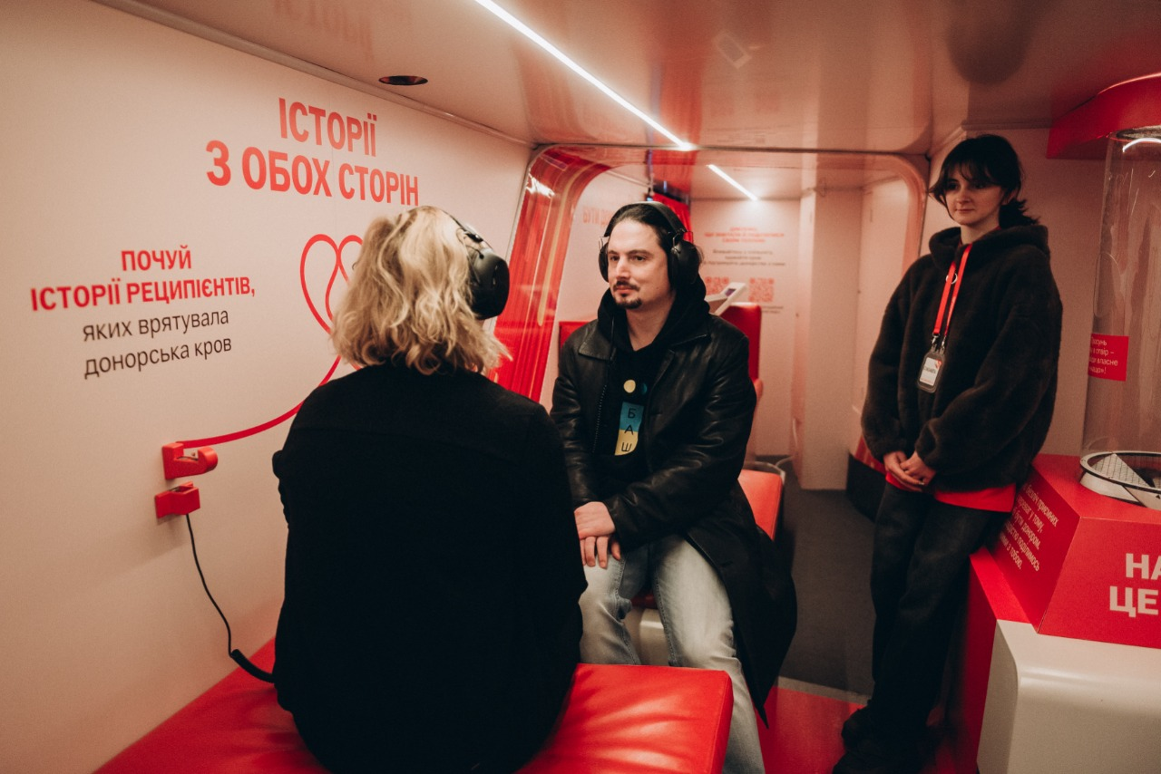 Донорський хаб "Теплокровні" презентував інтерактивну виставку про кров і анонсував продовження "Теплих вихідних"