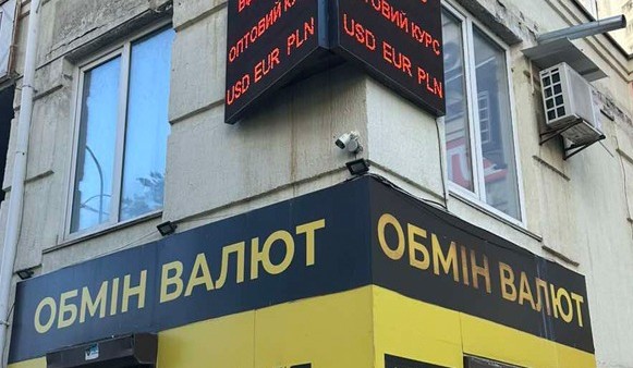 Демонтаж незаконної реклами у столиці: де запланували роботи цього тижня