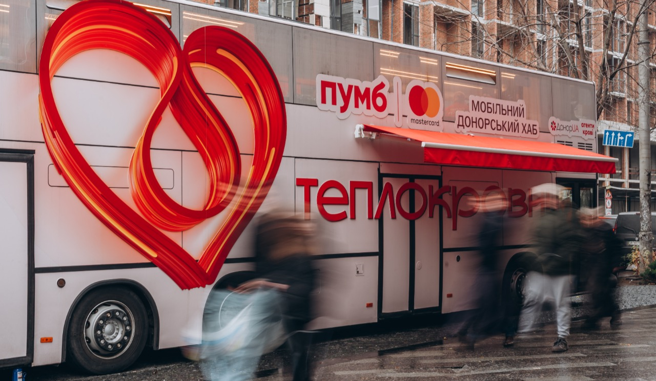 Донорський хаб "Теплокровні" презентував інтерактивну виставку про кров і анонсував продовження "Теплих вихідних"