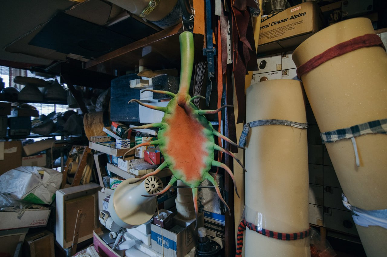 Під час обстрілу Києва 25 листопада 2025 року загинув бутафор "Шоу довгоносиків" Вадим Тупчій