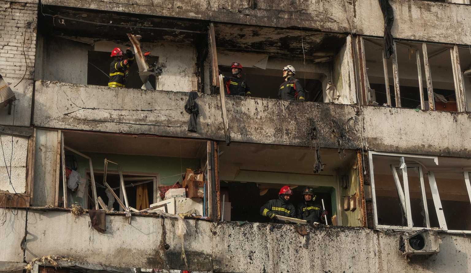 У Києві завершили аварійно-рятувальні роботи після російської атаки — ДСНС